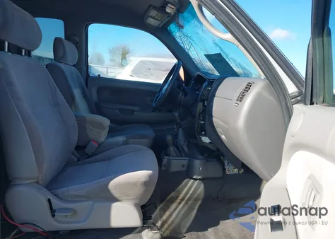 2001 Toyota Tacoma Base V6 из США, поврежденный, VIN 5TEWN72N81Z838467